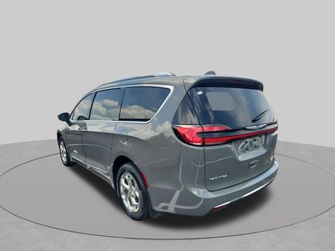 Used 2021 Chrysler Pacifica Limited AWD/4WD image 14