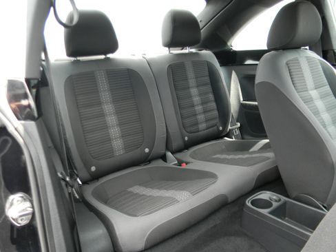 Used 2012 Volkswagen Beetle 2.0T image 6