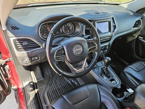 Used 2019 Jeep Cherokee Latitude Plus w/ Comfort/Convenience Group image 12