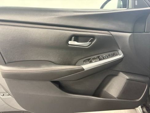 Used 2025 Nissan Sentra SR FWD image 13