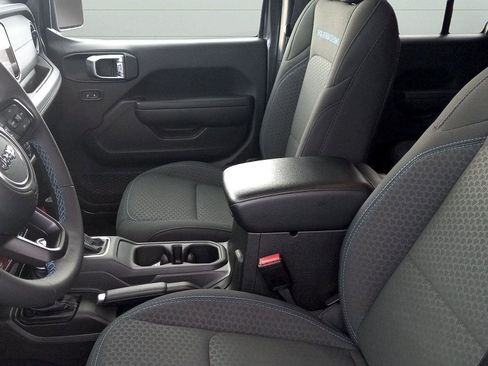 Used 2024 Jeep Wrangler Unlimited Rubicon 4xe image 12