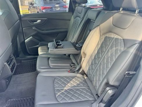 Certified 2025 Audi SQ7 Prestige AWD/4WD image 51