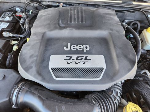 Used 2013 Jeep Wrangler Sport AWD/4WD image 14