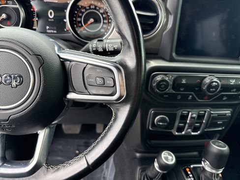 Used 2020 Jeep Wrangler Unlimited Sahara AWD/4WD image 20