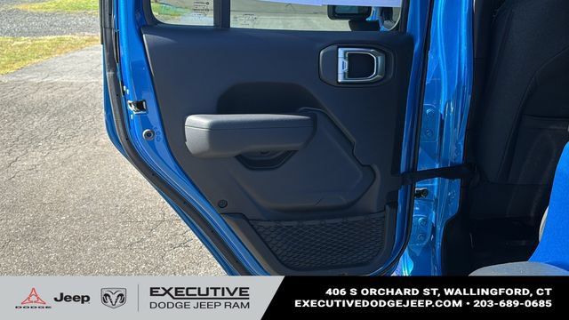 Used 2024 Jeep Wrangler Unlimited AWD/4WD image 22