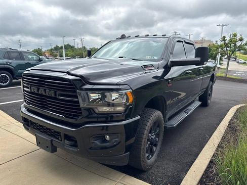 Used 2019 RAM 2500 Big Horn w/ Black Appearance Package AWD/4WD image 2
