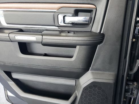 Used 2017 RAM 1500 Laramie w/ Convenience Group AWD/4WD image 14