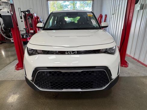 Certified 2025 Kia Soul LX w/ LX Technology Package FWD image 10