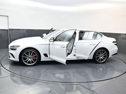 Used 2025 Genesis G70 2.5T image 34