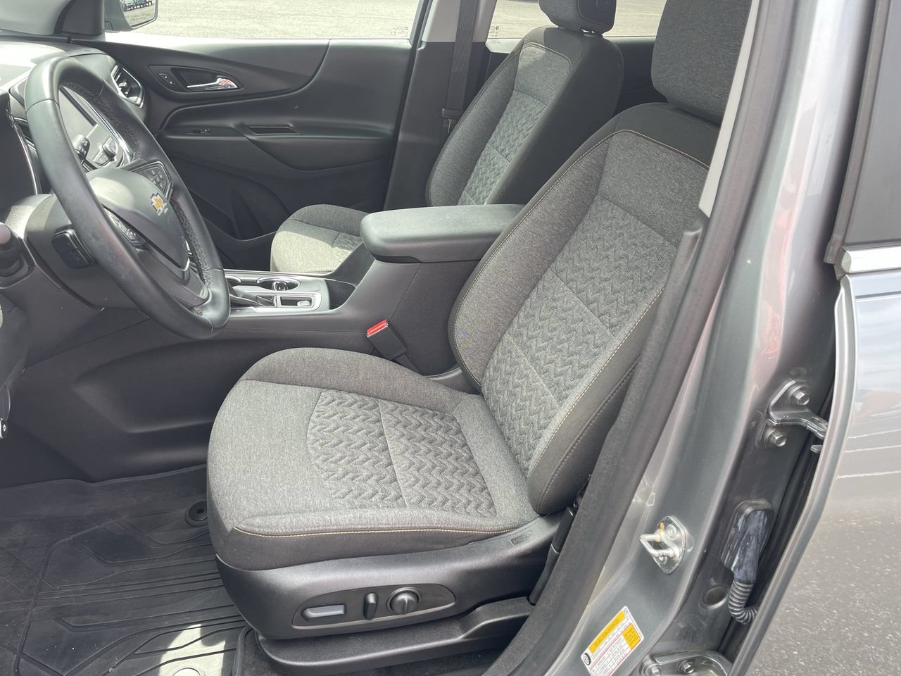 Used 2024 Chevrolet Equinox LT w/ LPO, Floor Liner Package FWD image 18