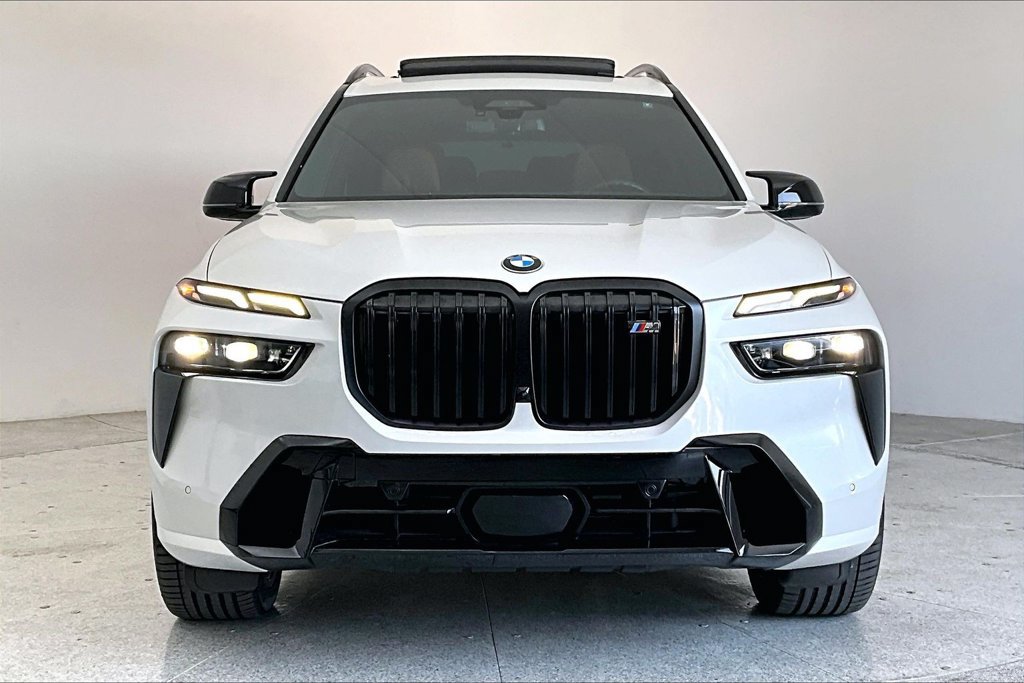 Used 2024 BMW X7 M60i AWD/4WD image 3