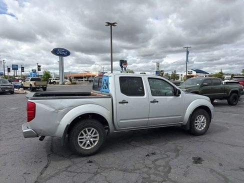 Used 2018 Nissan Frontier SV AWD/4WD image 4