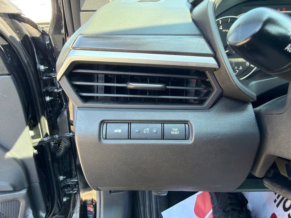 Used 2025 Nissan Altima 2.5 SV FWD image 18