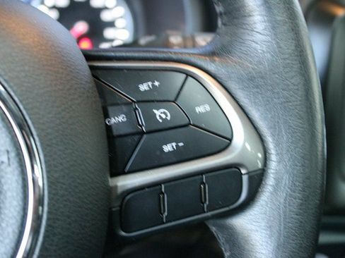 Used 2020 Jeep Renegade Limited image 16