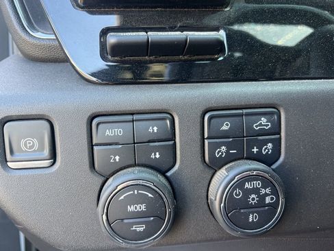 Used 2023 Chevrolet Silverado 1500 ZR2 w/ Technology Package image 17