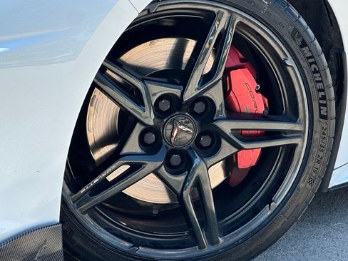 Used 2021 Chevrolet Corvette Stingray Convertible w/ Z51 Performance Package RWD image 8