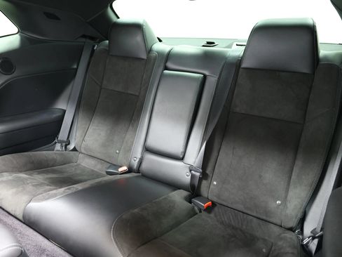 Used 2017 Dodge Challenger R/T Scat Pack w/ Leather Interior Group RWD image 3