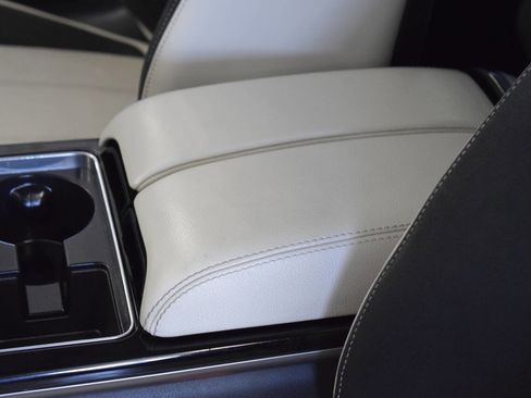 Used 2018 Land Rover Range Rover Velar S image 56