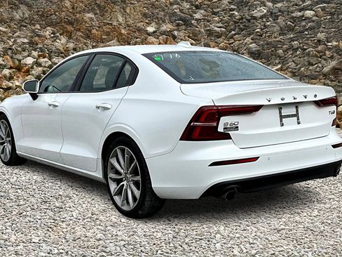 Used 2020 Volvo S60 T6 Momentum image 11