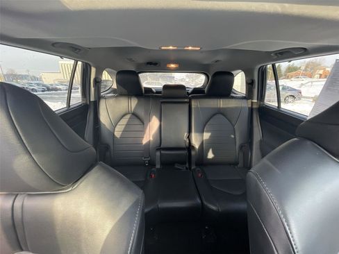 Used 2022 Toyota Highlander XLE image 29