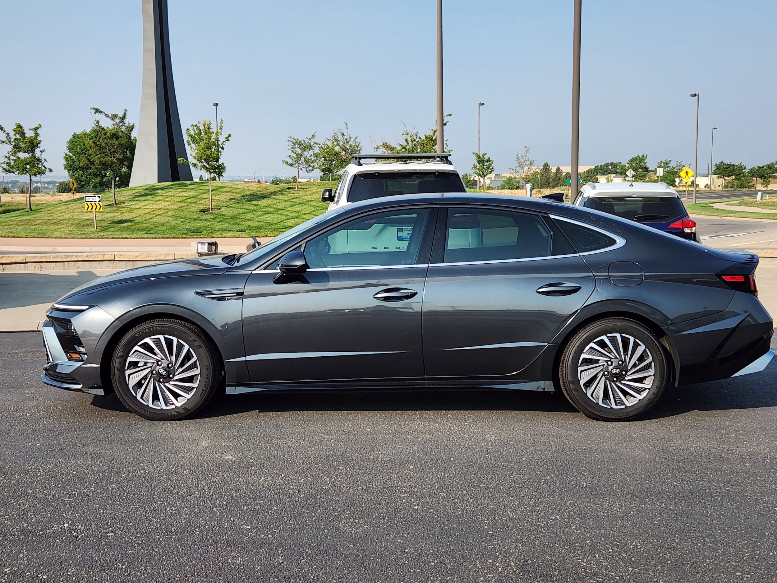 Used 2025 Hyundai Sonata SEL FWD image 2