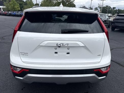 Used 2025 Kia Niro LX FWD image 4