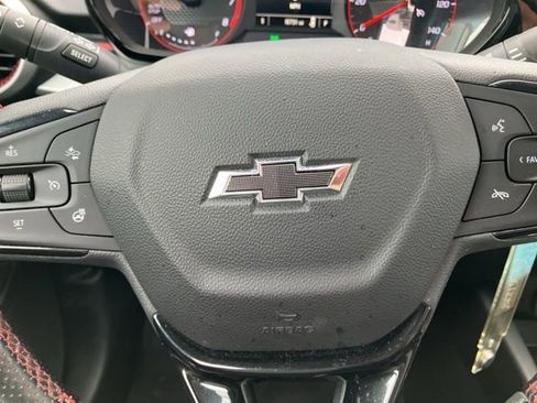 Used 2025 Chevrolet Trax RS FWD image 26