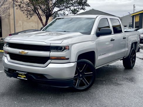 Used 2018 Chevrolet Silverado 1500 Custom w/ Trailering Package RWD image 2