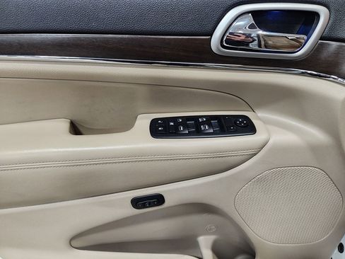 Used 2018 Jeep Grand Cherokee Limited image 42