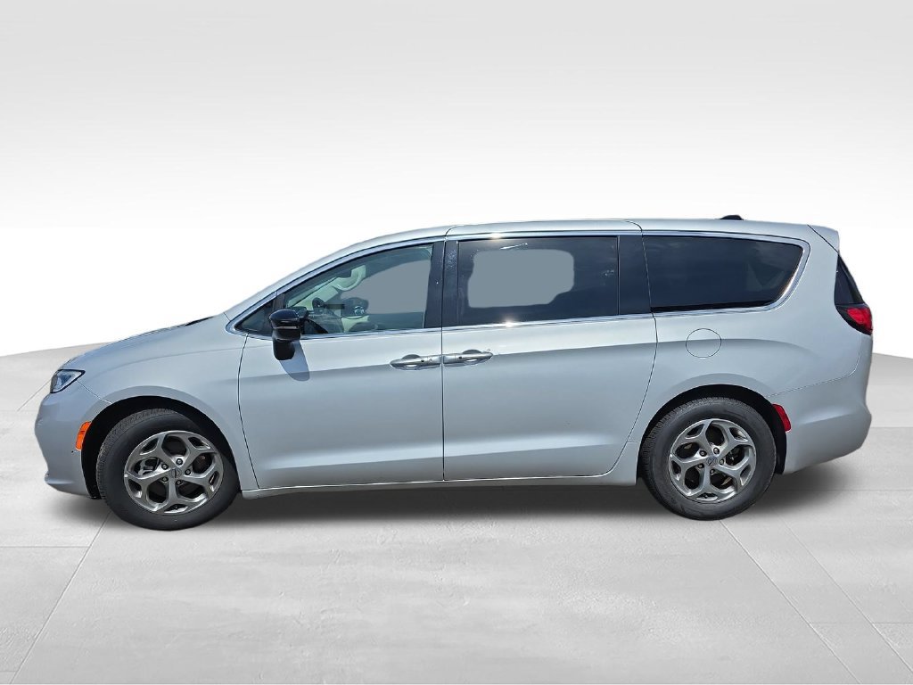 Certified 2024 Chrysler Pacifica Limited FWD image 6