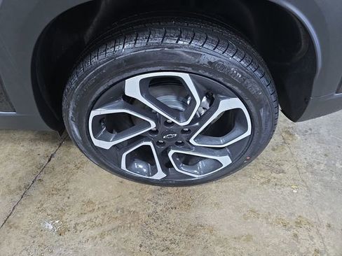 New 2026 Chevrolet Trax RS w/ Sunroof Package image 32