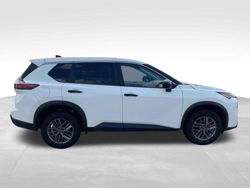 Used 2024 Nissan Rogue S AWD/4WD image 9