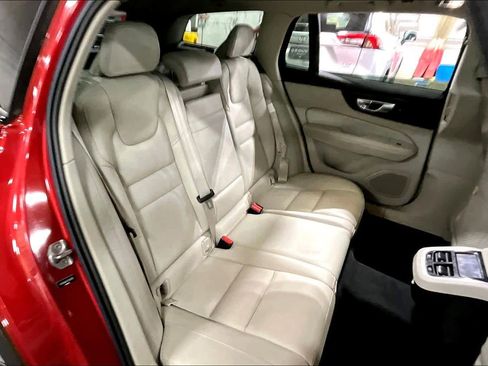 Used 2020 Volvo V60 T5 Cross Country w/ Protection Package image 20