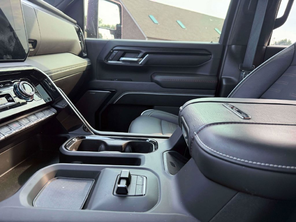 Used 2025 GMC Sierra 2500 AT4X AWD/4WD image 26