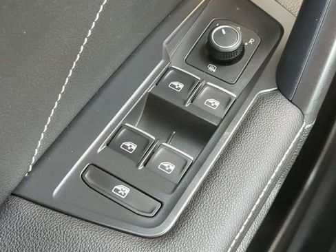 Used 2022 Volkswagen Tiguan SE AWD/4WD image 22