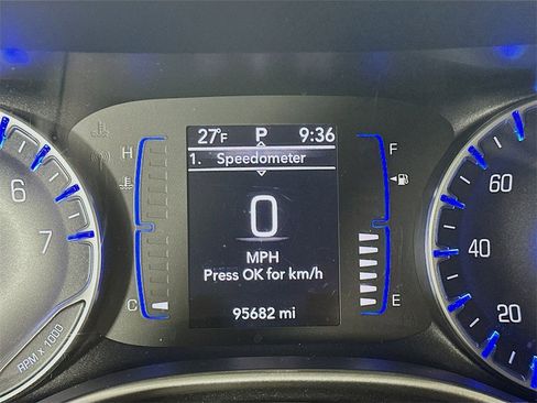 Used 2020 Chrysler Pacifica Touring image 15