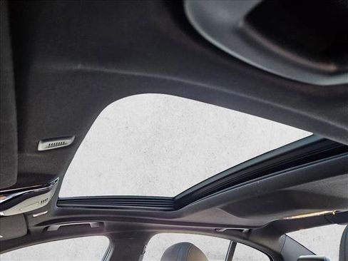 Used 2018 BMW 530e xDrive image 16