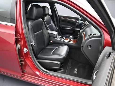 Used 2013 Chrysler 300 RWD image 26