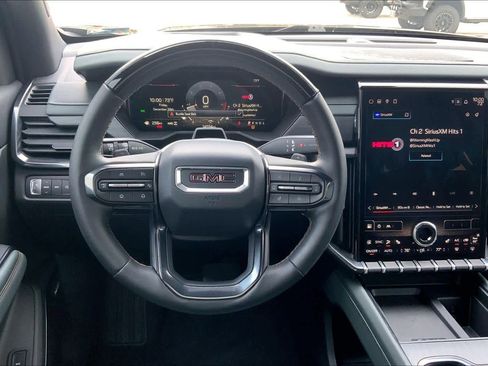 Used 2025 GMC Acadia AT4 w/ Super Cruise Package image 5