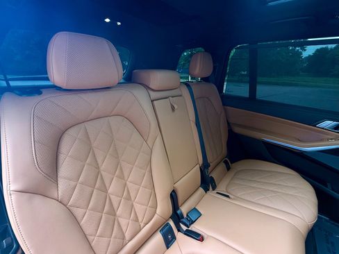Used 2025 BMW X7 xDrive40i w/ M Sport Package AWD/4WD image 25