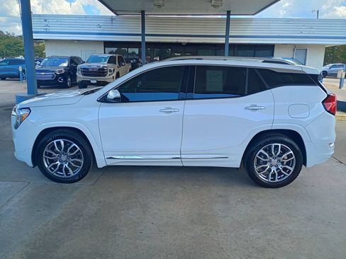Used 2023 GMC Terrain Denali AWD/4WD image 2