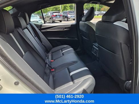 Used 2025 Toyota Camry SE FWD image 15
