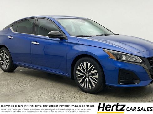 Used 2025 Nissan Altima 2.5 SV image 1