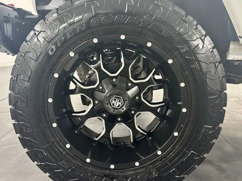 Used 2015 Jeep Wrangler Unlimited Rubicon image 11