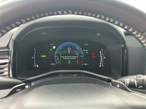 Used 2025 Toyota Camry SE image 17