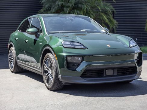 Certified 2025 Porsche Macan Electric RWD image 6