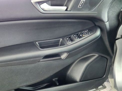 Used 2022 Ford Edge SE w/ Black Appearance Package image 16