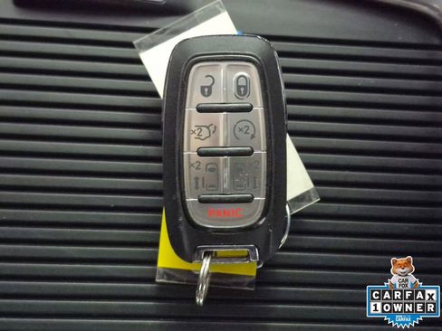 Used 2024 Chrysler Pacifica Touring-L FWD image 27