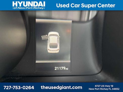 Used 2023 Hyundai Elantra SE w/ Cargo Package image 11