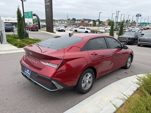 New 2025 Hyundai Elantra SE FWD image 6